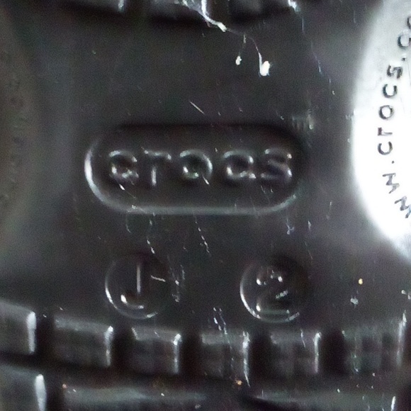Crocs with 6 jibbitz - Picture 3 of 5